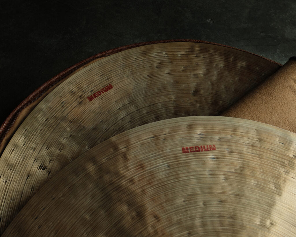 Istanbul Agop 22" 30TH ANNIVERSARY MEDIUM RIDE WITH LEATHER BAG